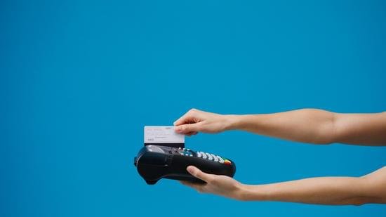 rechnung mit kreditkarte bezahlen